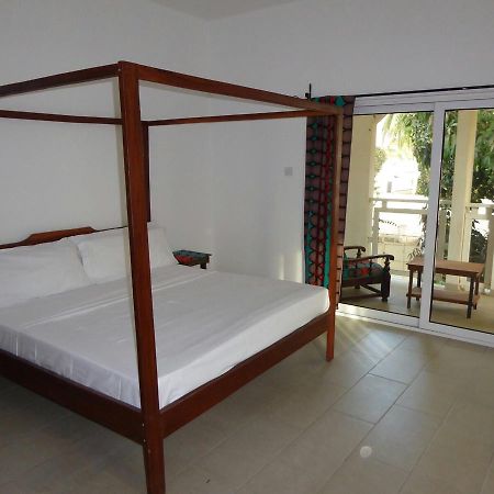 Sarawally Guesthouse Ampaya Ngoại thất bức ảnh