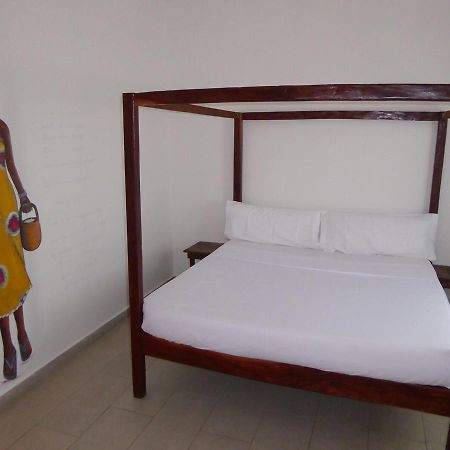 Sarawally Guesthouse Ampaya Ngoại thất bức ảnh