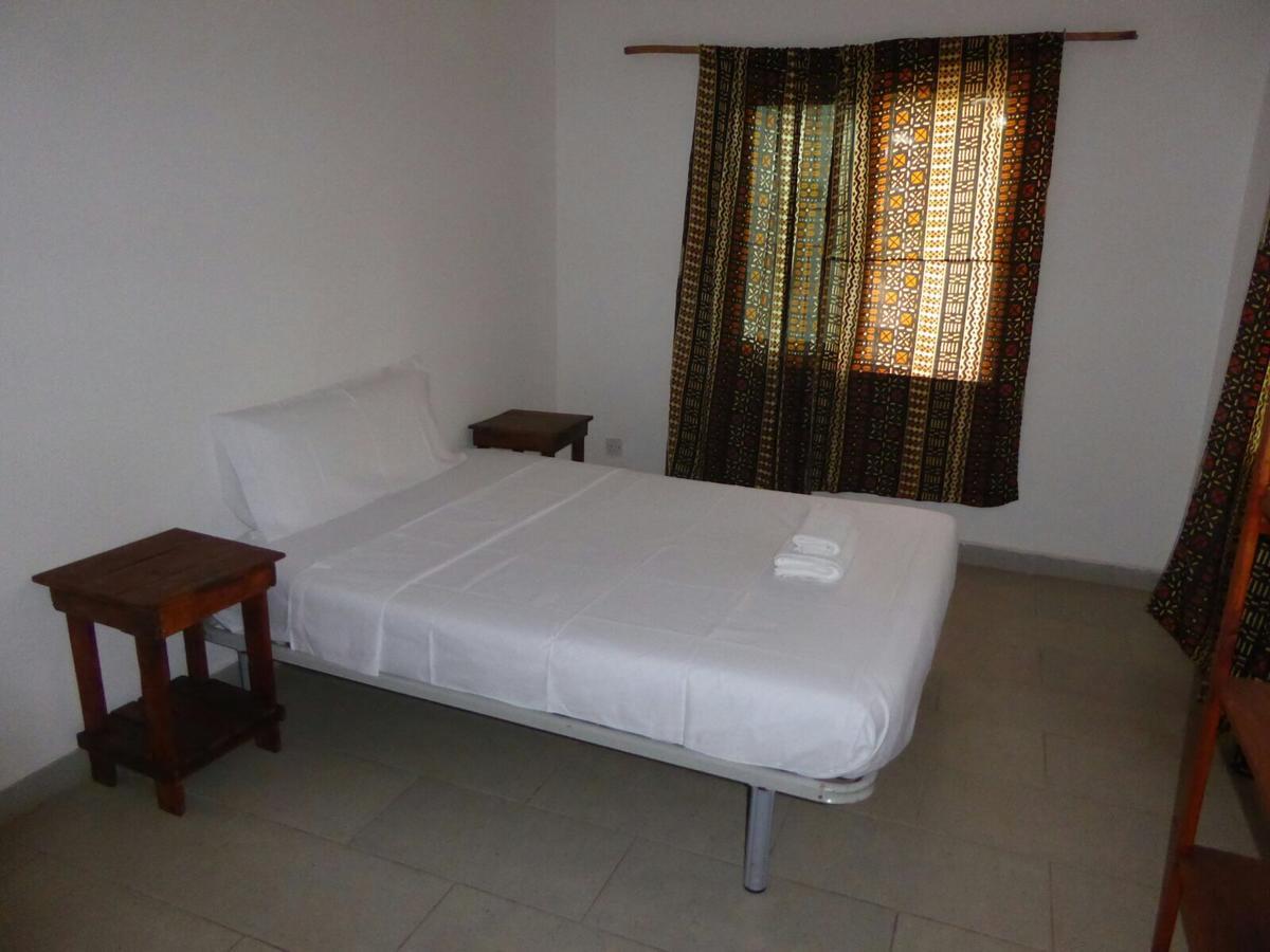Sarawally Guesthouse Ampaya Ngoại thất bức ảnh