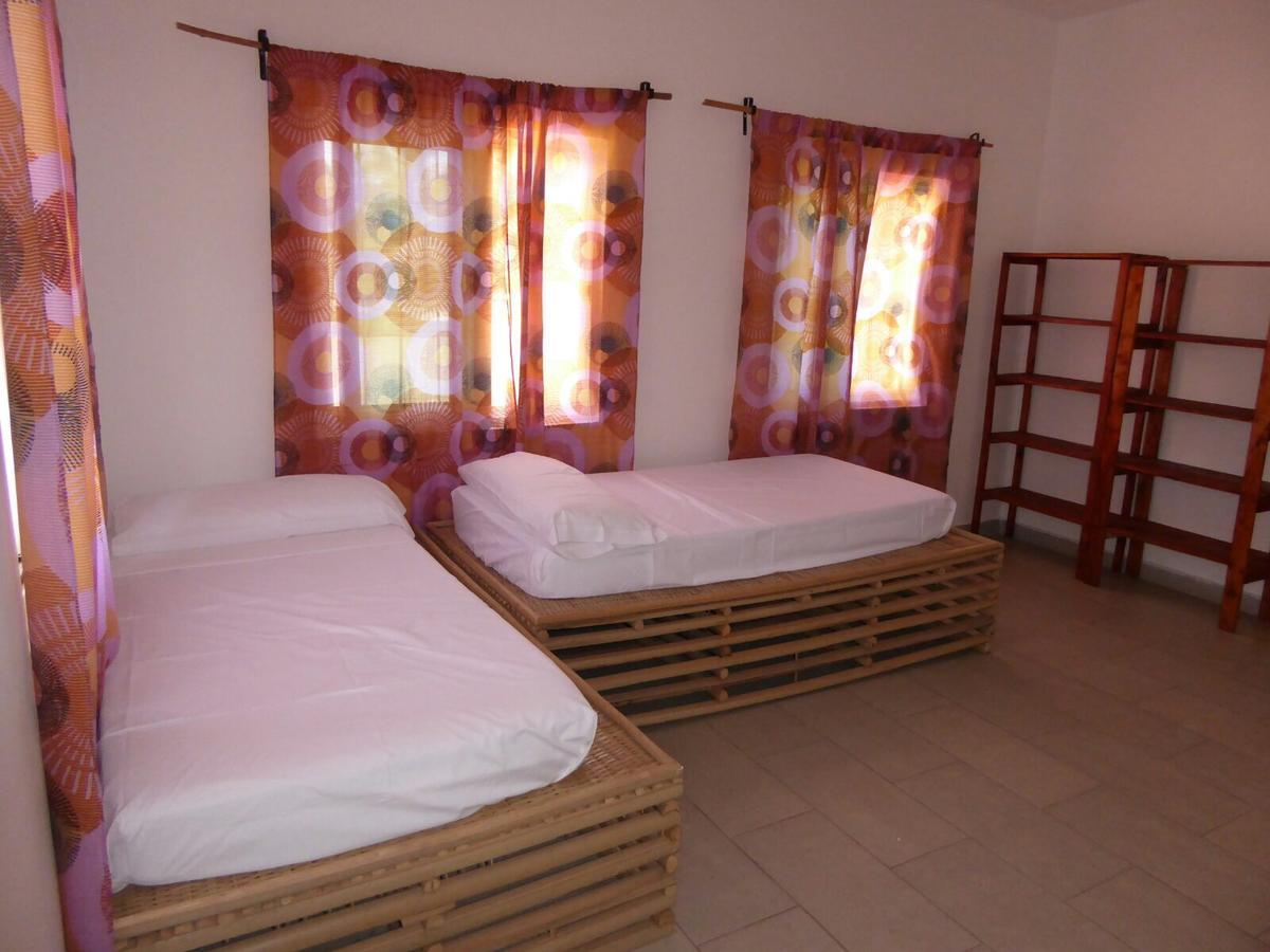 Sarawally Guesthouse Ampaya Ngoại thất bức ảnh