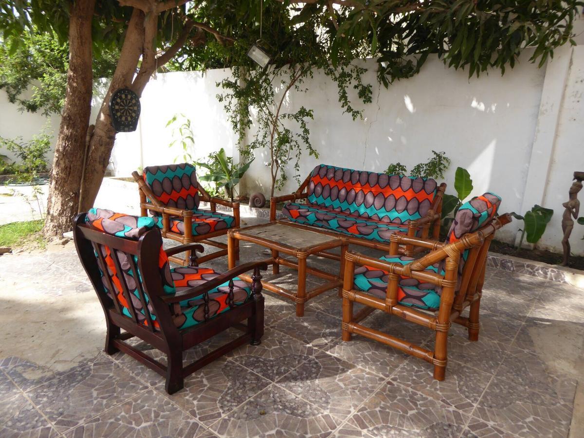 Sarawally Guesthouse Ampaya Ngoại thất bức ảnh