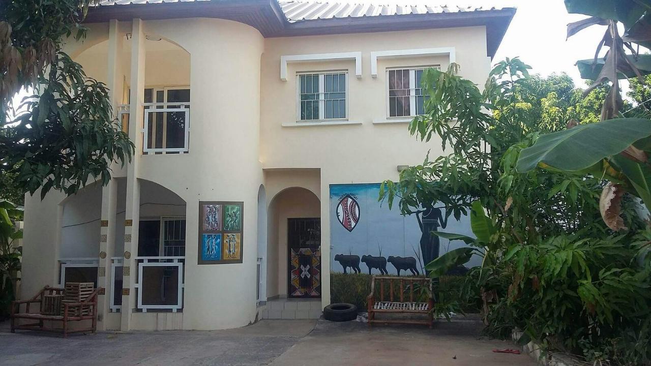 Sarawally Guesthouse Ampaya Ngoại thất bức ảnh
