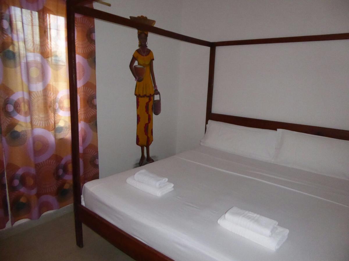 Sarawally Guesthouse Ampaya Ngoại thất bức ảnh