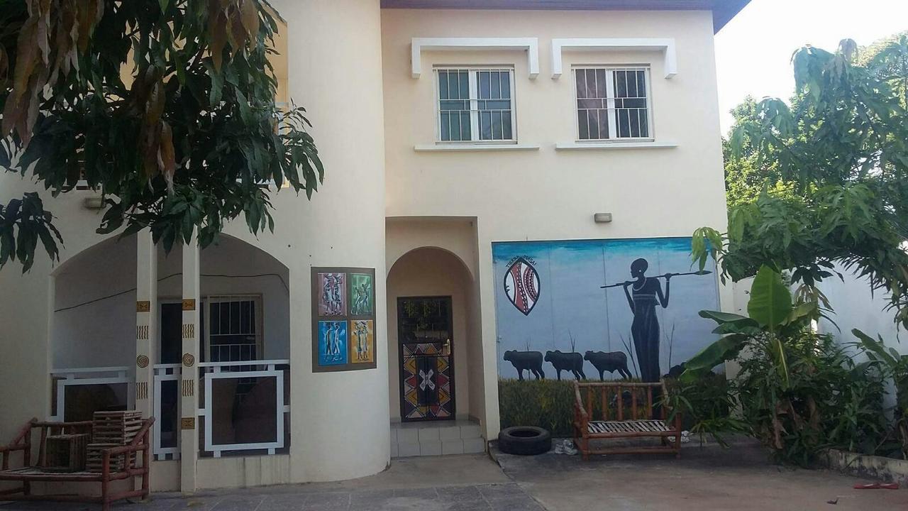 Sarawally Guesthouse Ampaya Ngoại thất bức ảnh